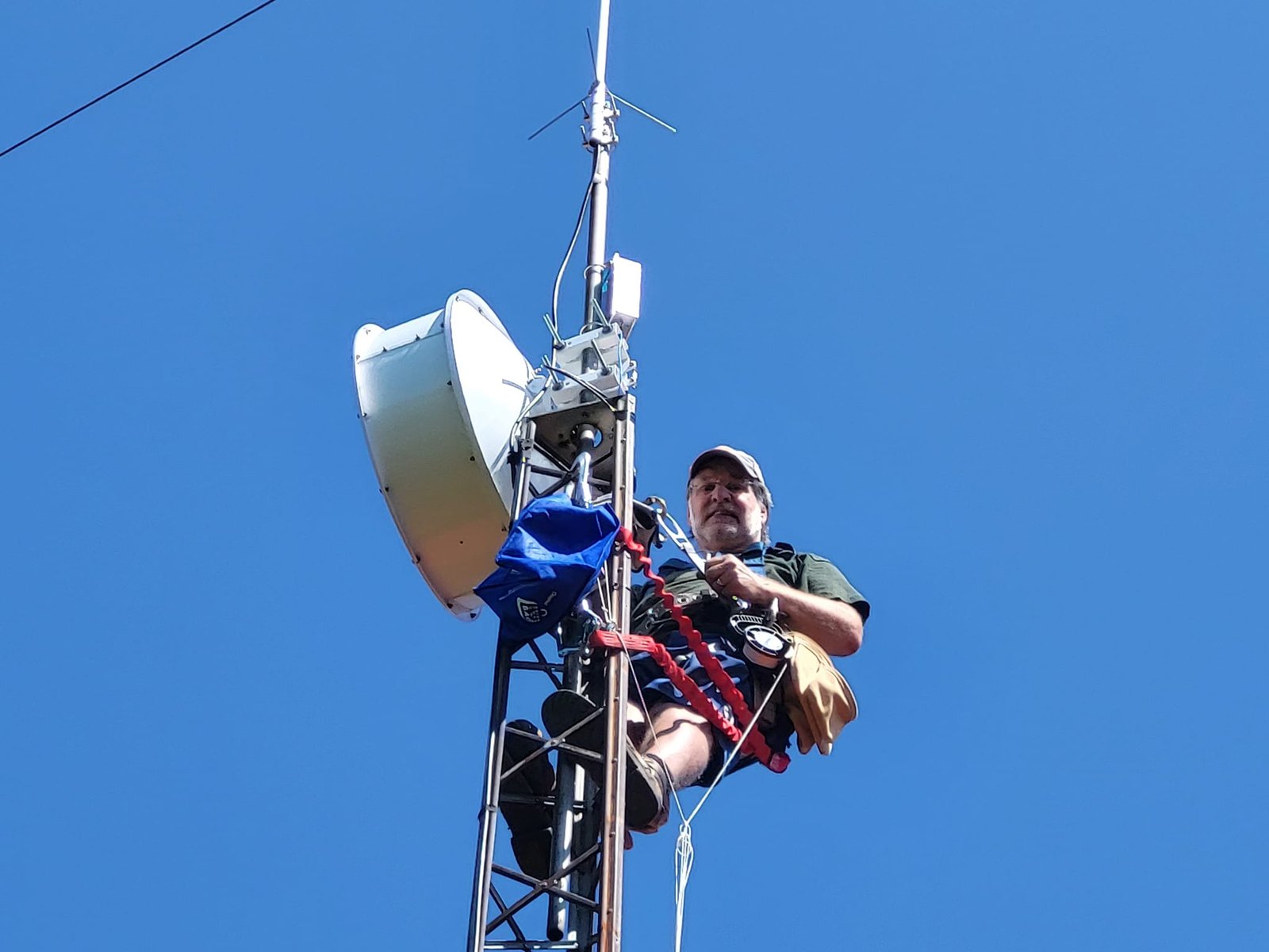 Image of VE3EMA atop the Packet Tower at VE3BUY with 5Ghz dish installed.